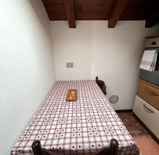 26, Near The Apartment